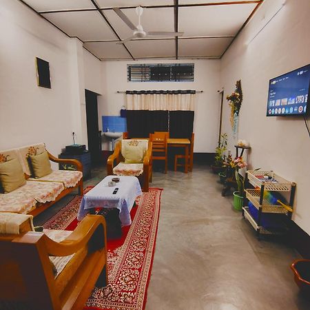 Gayatri Homestay Дібругарх Екстер'єр фото