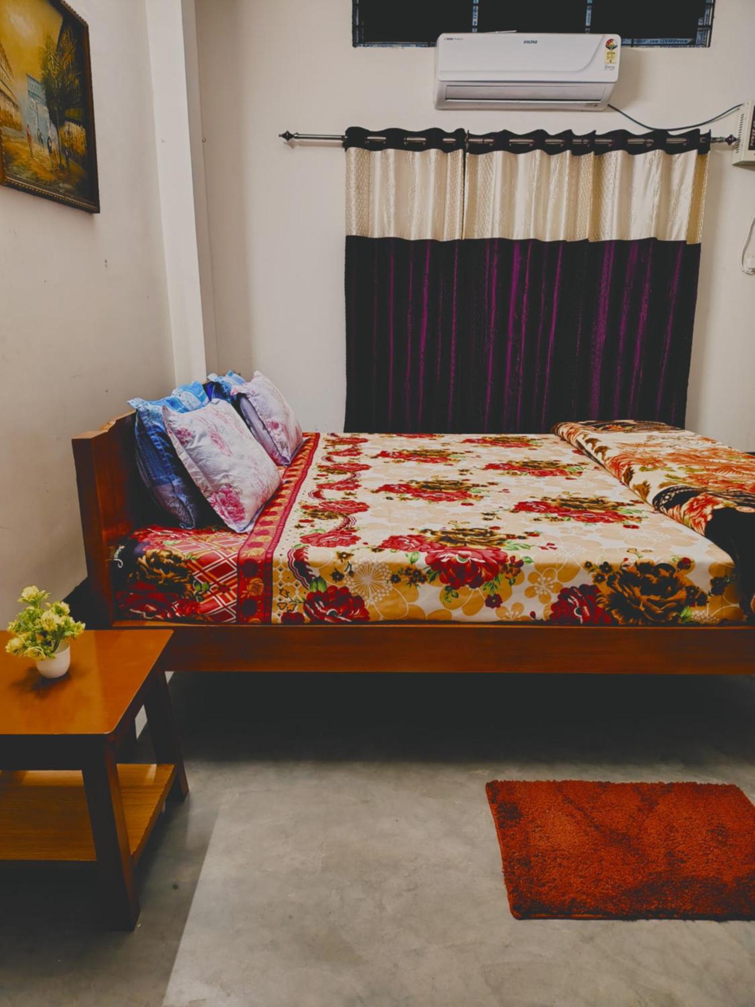 Gayatri Homestay Дібругарх Екстер'єр фото