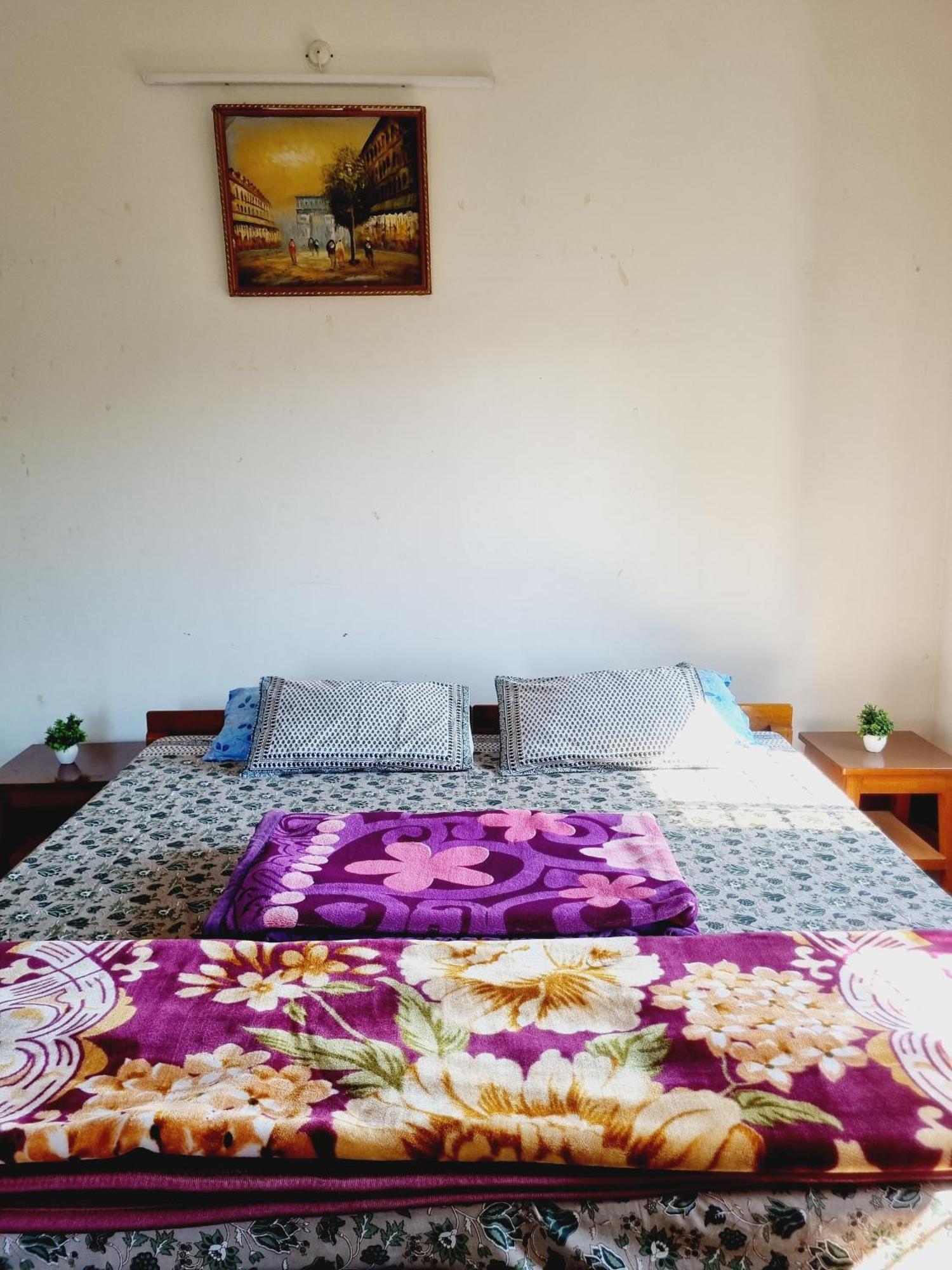 Gayatri Homestay Дібругарх Екстер'єр фото